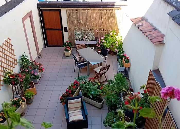 Le Balcon