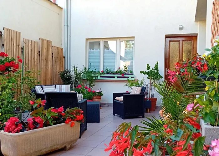 Le Balcon