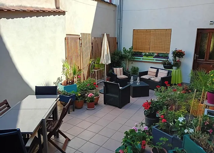 Le Balcon